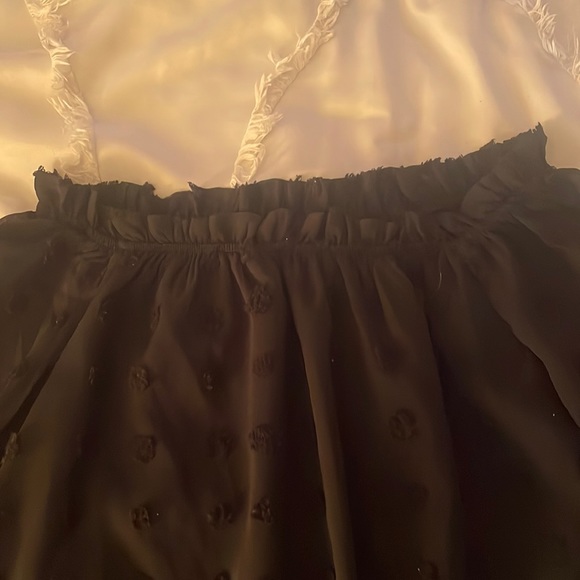 Black top with polka dots made of frayed thread - Picture 3 of 6